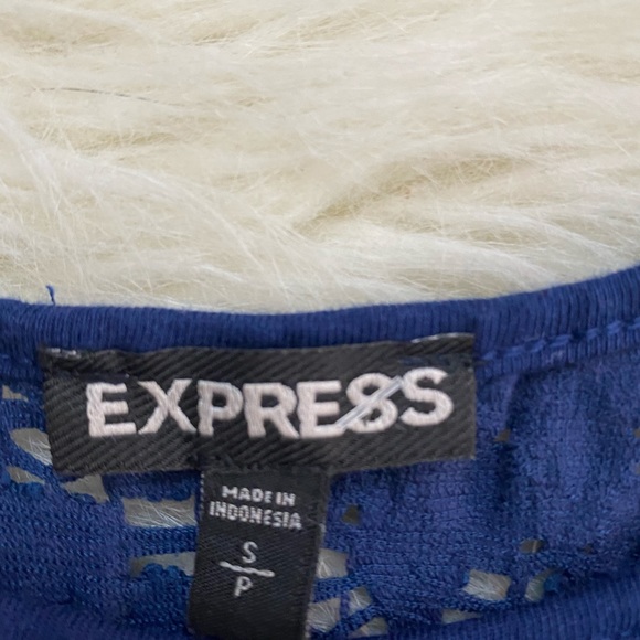 5/25$ Express crop top size small - Picture 2 of 4